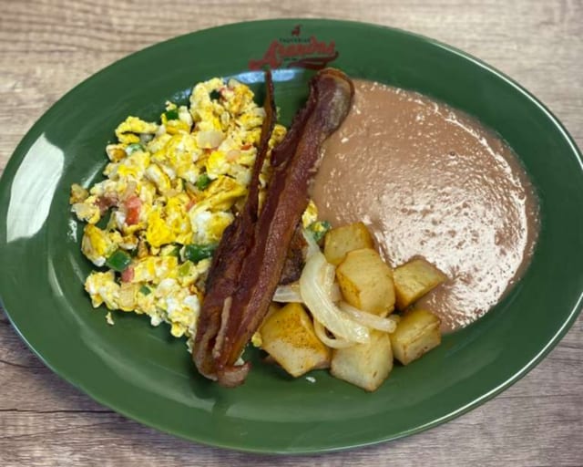 Huevos a la Mexicana.